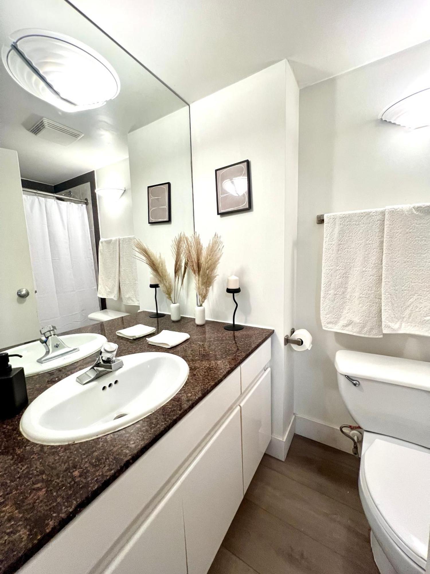 Stunning Skyline Views In A Cozy And Stylish Abode Apartman Vancouver Kültér fotó