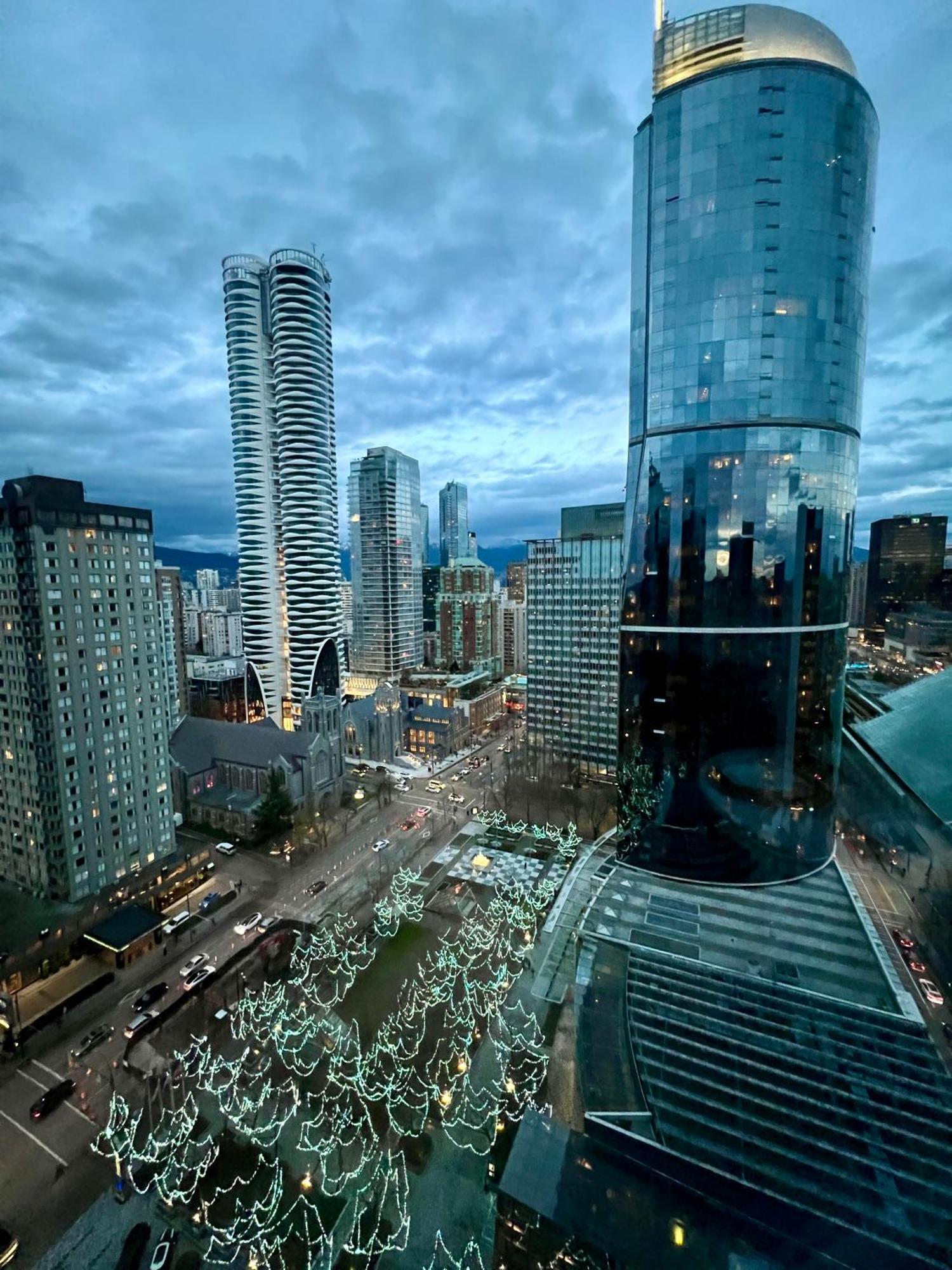 Stunning Skyline Views In A Cozy And Stylish Abode Apartman Vancouver Kültér fotó